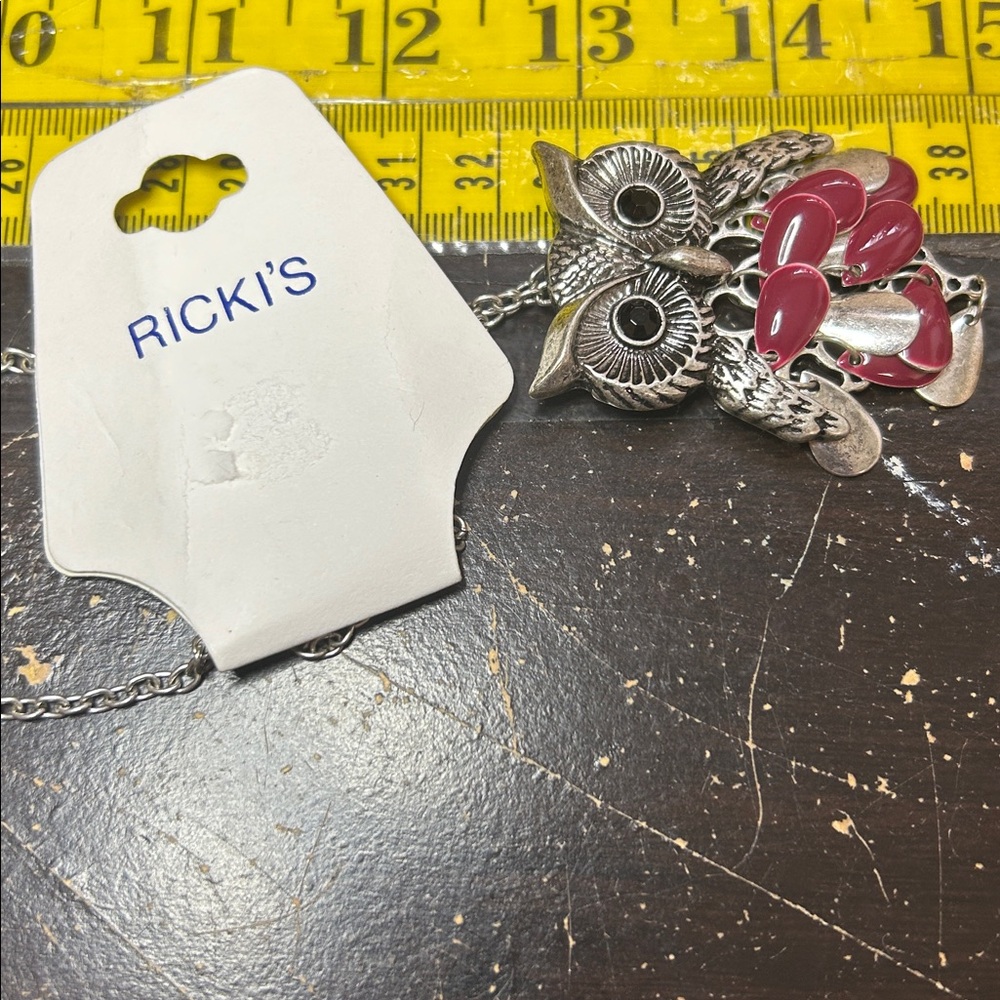 NWT Ricki’s Owl Pendant Necklace Silver Tone Pink‎ Enamel Feathers READ - Picture 6 of 6